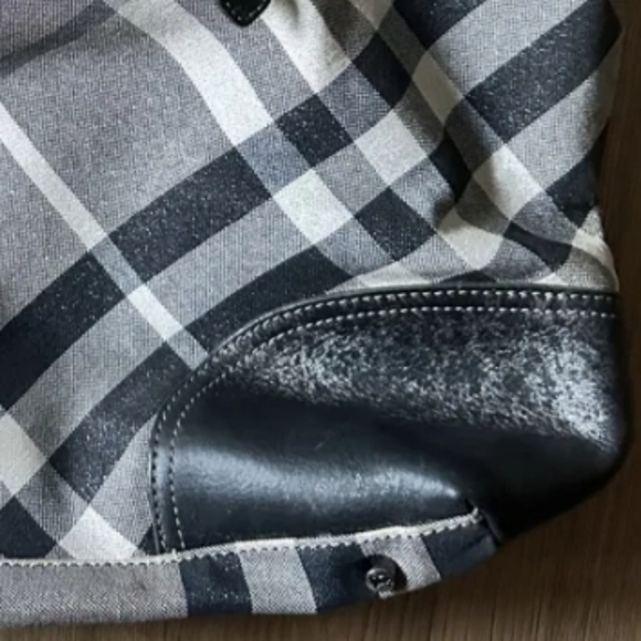 Burberry handbag authentic ❤️ - Picture 10 of 11